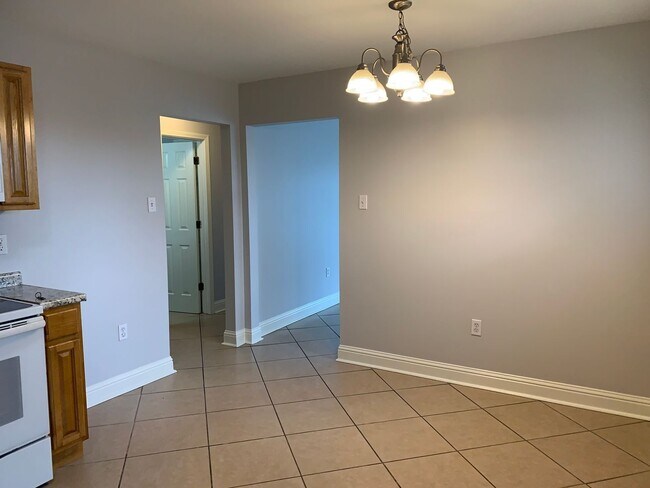 Foto del edificio - 510-12 Chalmette Ave.