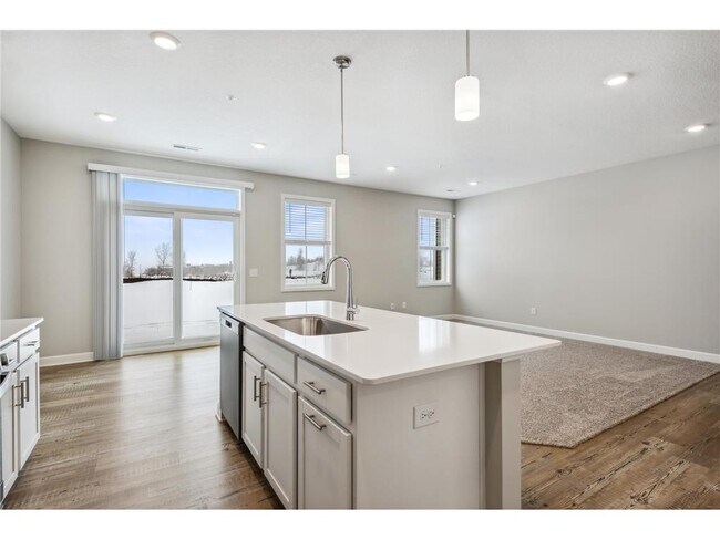 Foto del edificio - 9448 4th St N