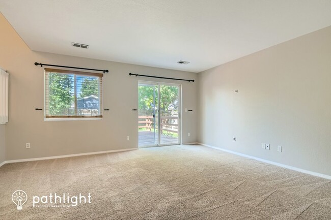 Foto del edificio - 11817 Columbine St