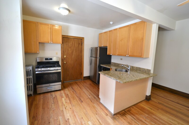 Primary Photo - 3215 W Belle Plaine Ave