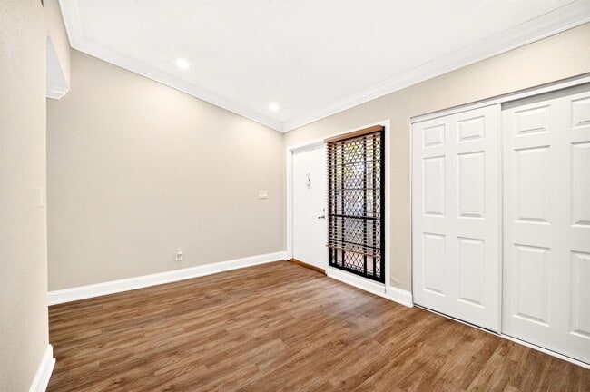 Building Photo - 921 NW 122nd Ter