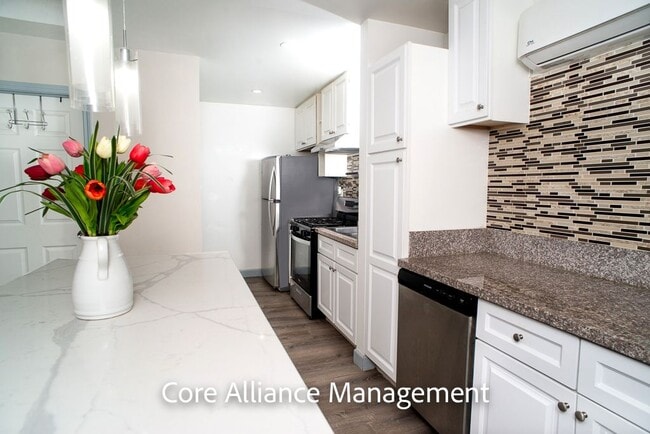 Foto del edificio - 9413 Farralone Ave