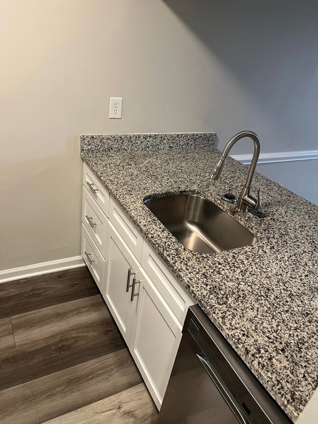 Building Photo - 589 Starlight Dr