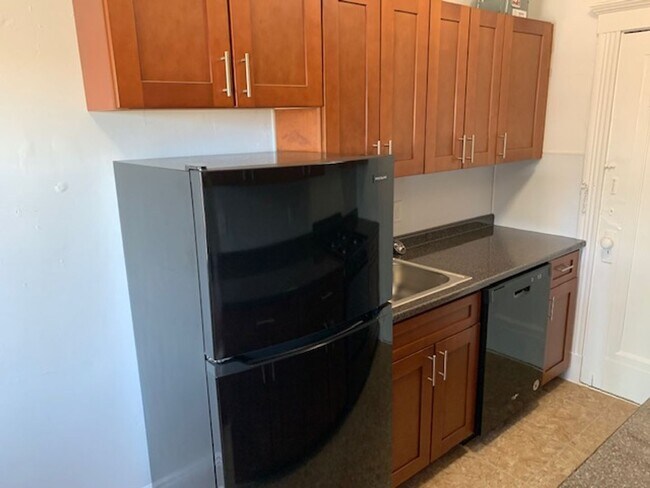 Foto del edificio - Sunny 1-Bed, 1-Bath in Fenway
