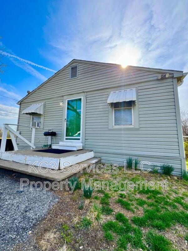 Building Photo - 6131 NE Vivion Rd