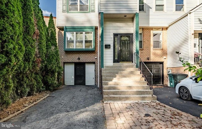 Building Photo - 217 Ash Ln