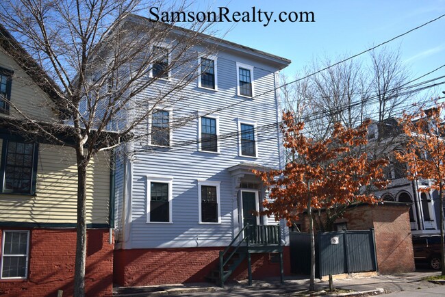 Foto del edificio - 373 Thayer St