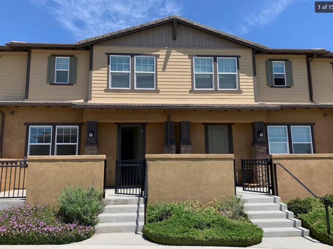 Foto del edificio - Large 2 Bedroom Townhome at The Village, L...