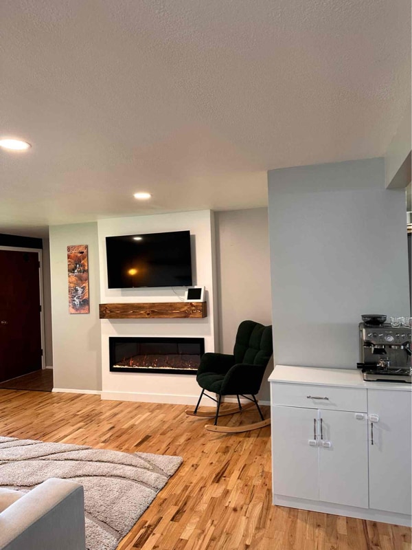 Building Photo - 712 25th Ave NE