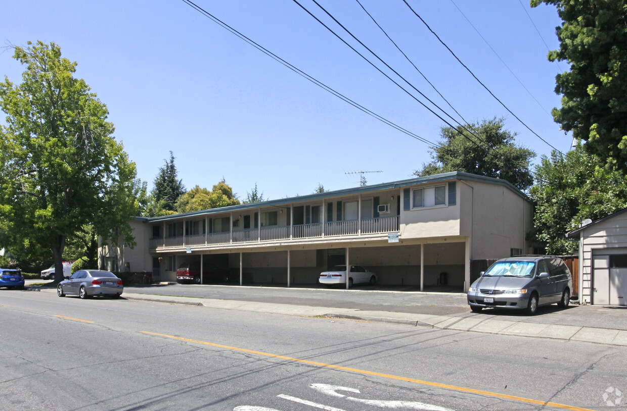Primary Photo - 470 Del Medio Ave