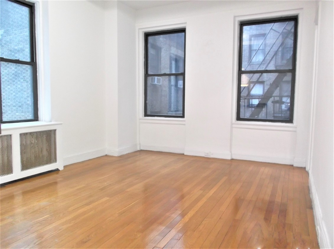 Primary Photo - 140 E 45th St