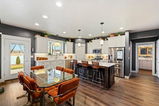 Building Photo - 64 S Ravine Way