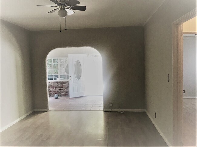 Building Photo - 10625 Kinnard Ave