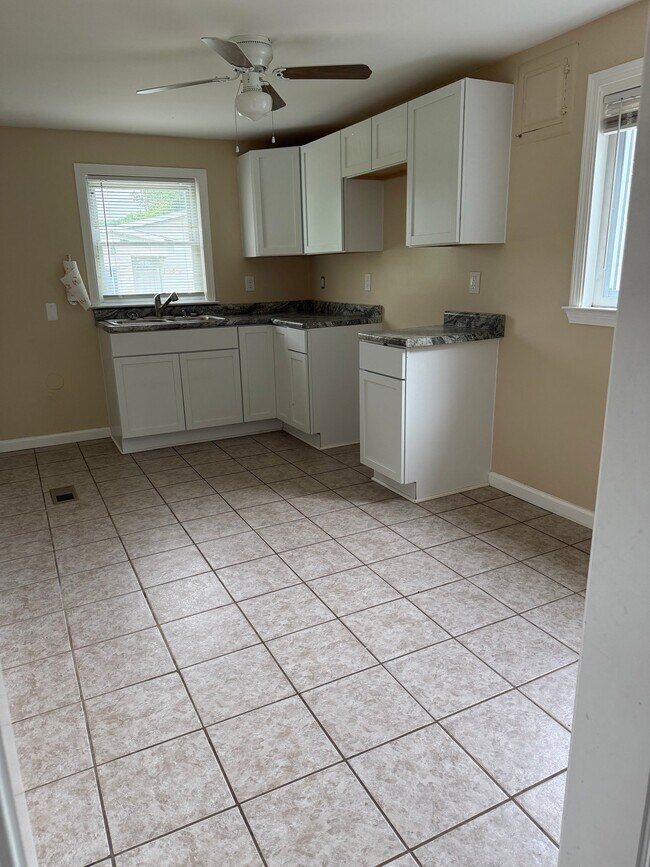 Foto del edificio - 3517 Pine Grove Ave