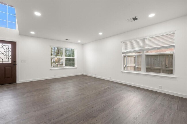 Foto del edificio - 2204 Founder Dr