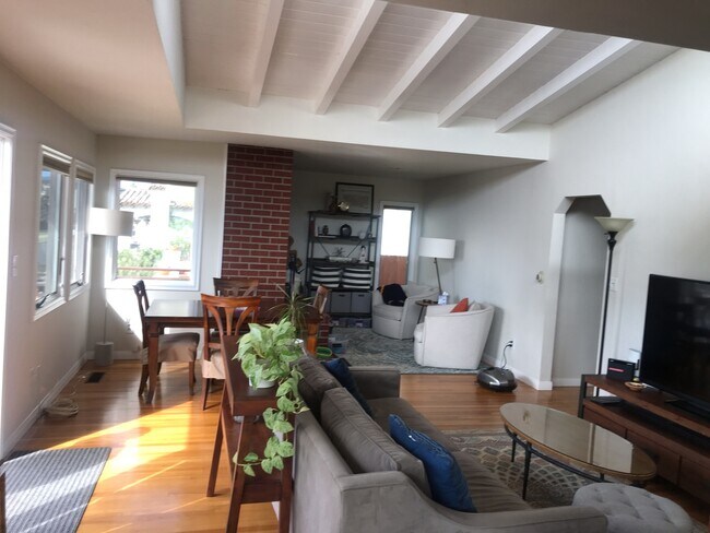 Building Photo - Gorgeous Ocean View Sunset Cliffs Home