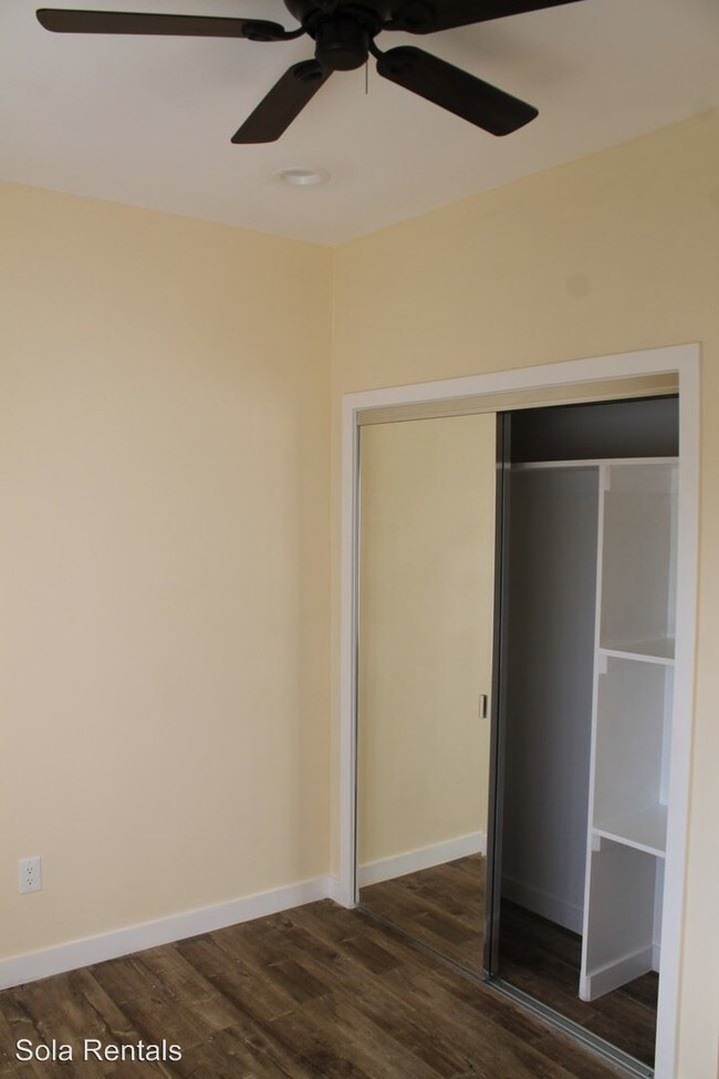 Foto del edificio - 886-894 E 43rd Pl
