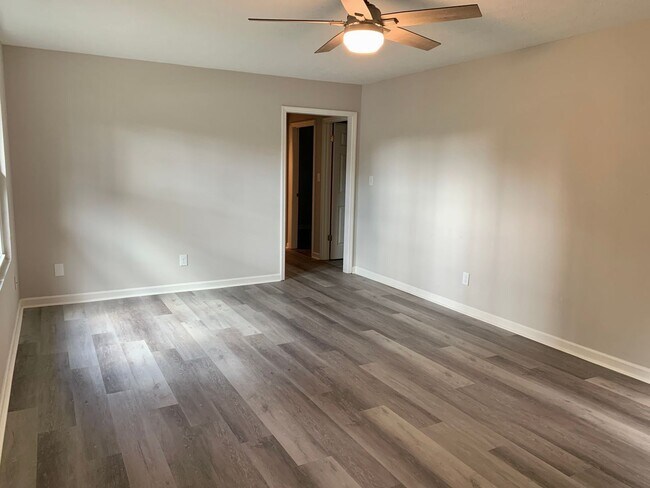 Building Photo - 6609/6611 Selman Drive