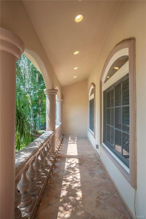 Foto del edificio - 4063 Benedict Canyon Dr