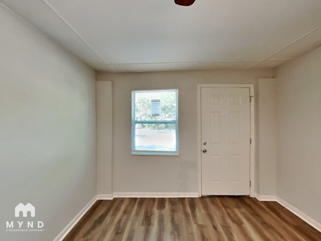 Building Photo - 5119 N 15th St