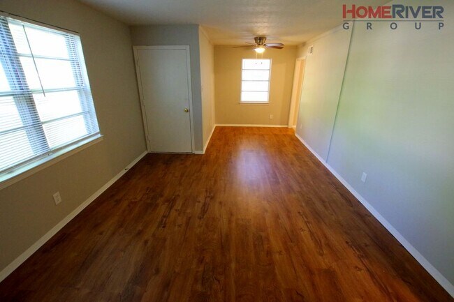 Foto del edificio - 5456 Lochinvar Rd
