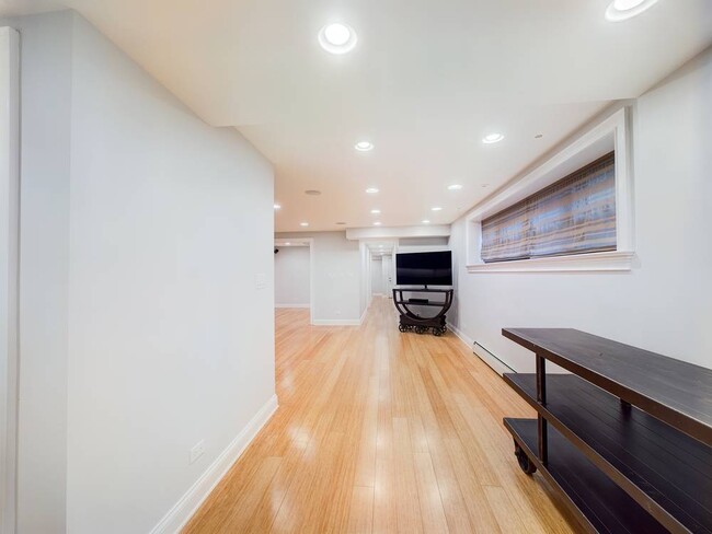 Foto del edificio - 632 W Barry Ave
