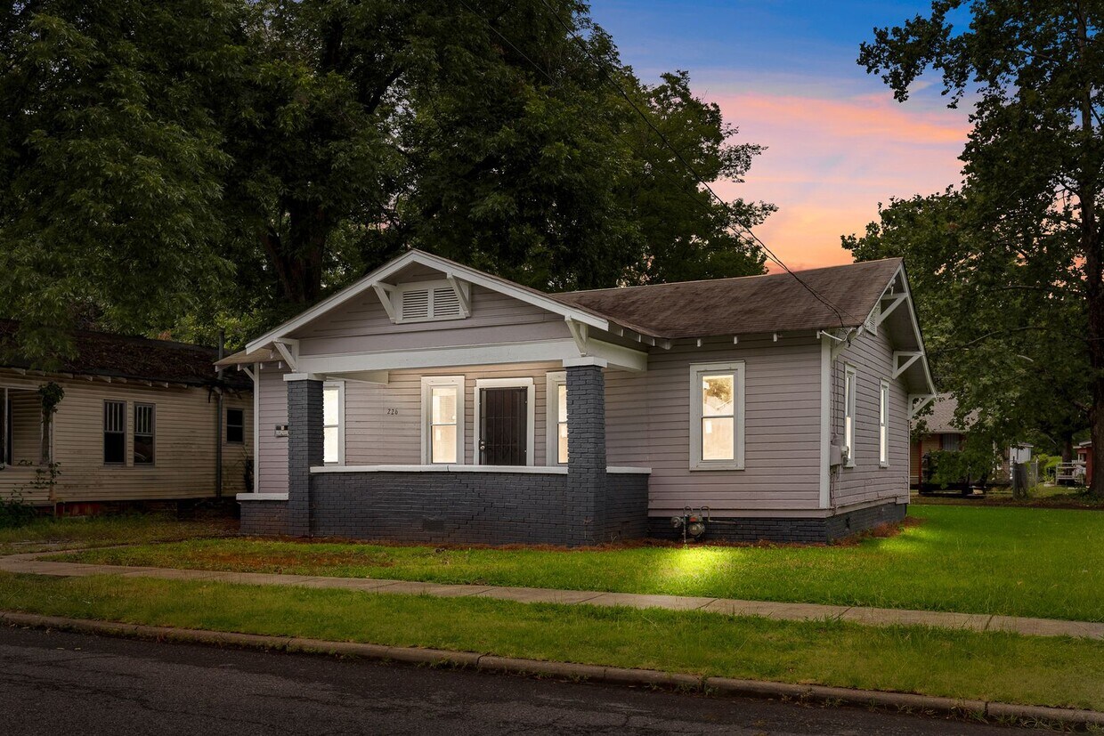 Foto principal - 226 68th St N