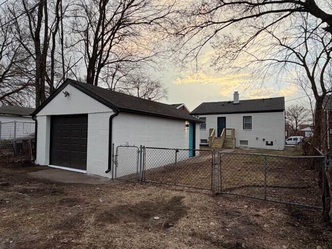 Foto del edificio - 3631 Johnson St