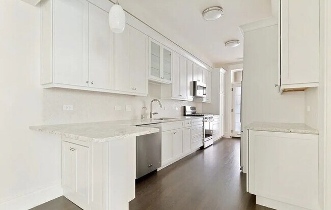Foto del edificio - 544 W Wellington Ave