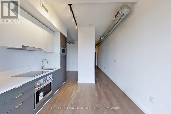 Building Photo - 170 Bayview Ave