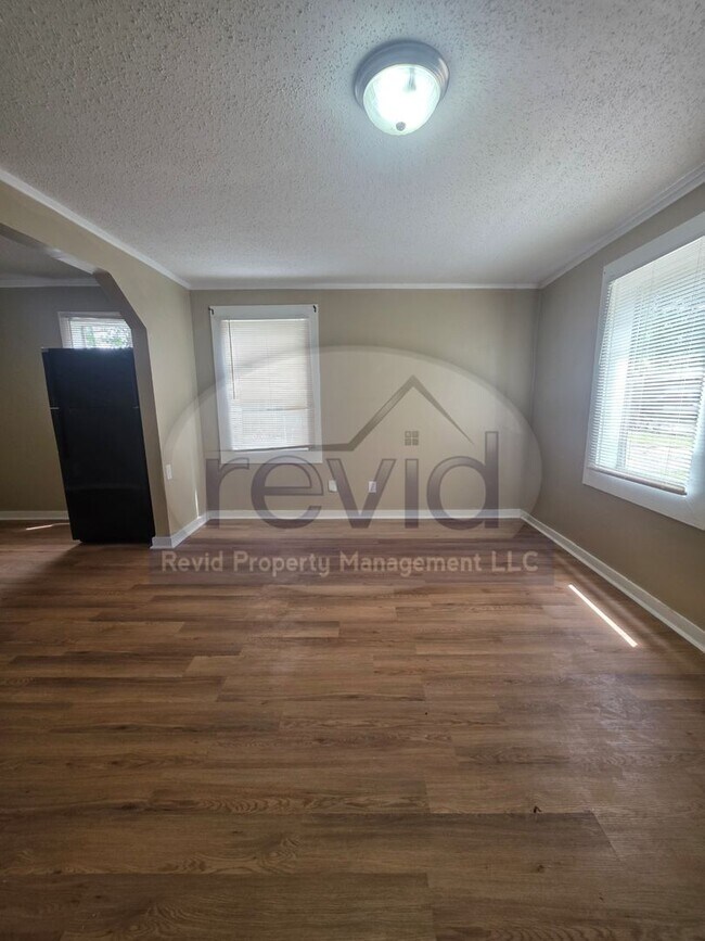 Foto del edificio - 4 bedroom home in Memphis!