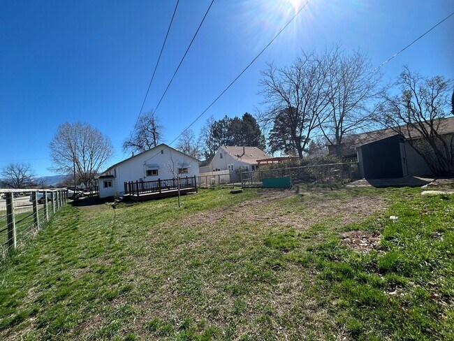 Foto del edificio - Cozy 2 Bed, 1 Bath Cottage in the Heart of Hamilton