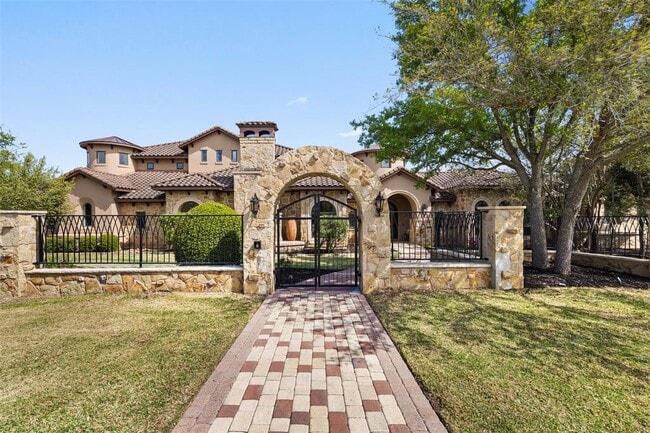 Building Photo - 4805 Mirador Dr