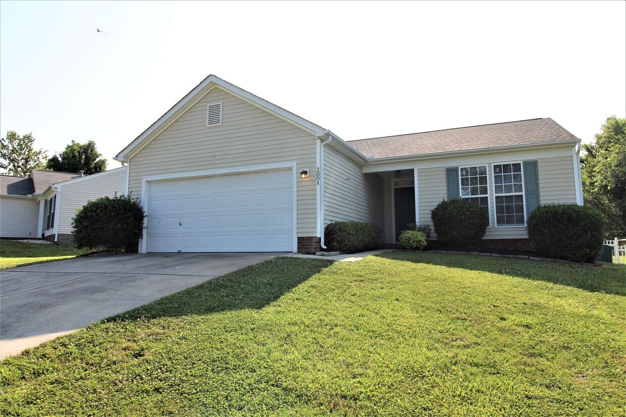 Primary Photo - Charming 3-Bedroom Ranch Home in the Meriw...