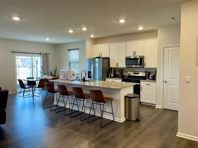 Building Photo - 3 Bed 2 Bath Available Now In Mccordsville!