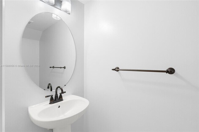 Foto del edificio - 9920 NW 57th Manor