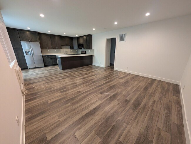 Foto del edificio - 739 N Sweetzer Ave