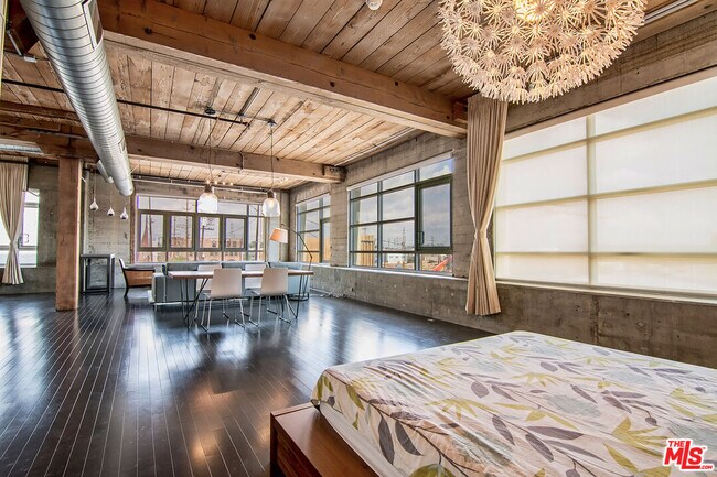 Foto del edificio - 530 S Hewitt St