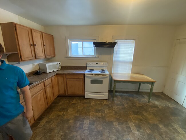 Large kitchen - 238 Grand Ave