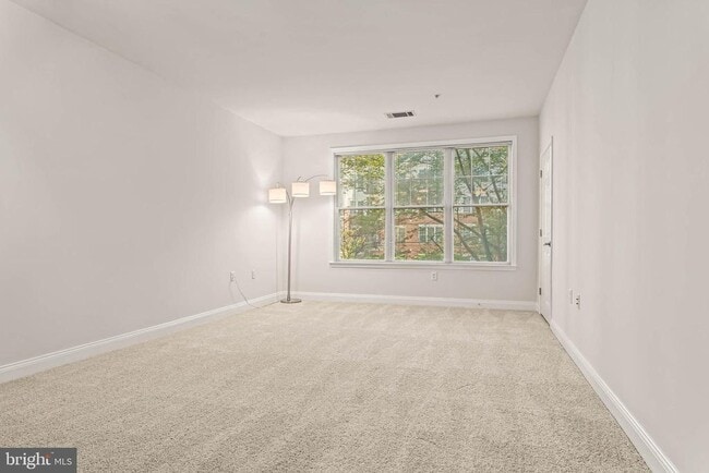 Building Photo - 200 W Elm St