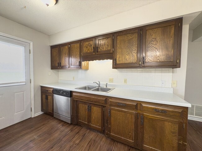 Building Photo - 2523-2523 E Morris Dr