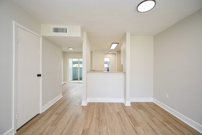 Foto del edificio - 260 El Dorado Blvd