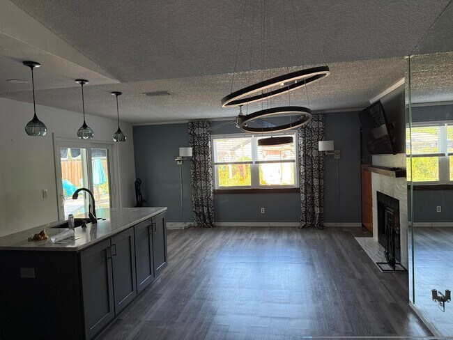 Building Photo - 3116 Coventry Ln