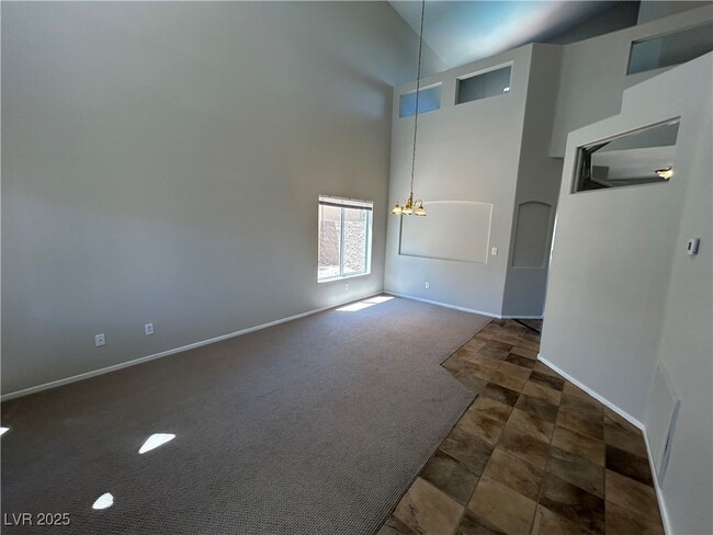 Building Photo - 1221 Diamond Valley St