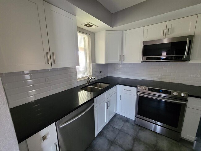 Foto del edificio - 19505 Quesada Ave