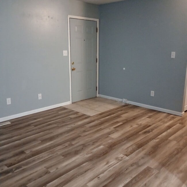 Building Photo - S0272-MF2