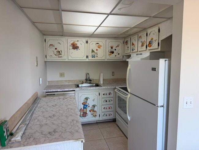 Building Photo - 500 Village Green Cir W