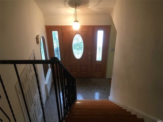 Building Photo - 8 Doxey Dr