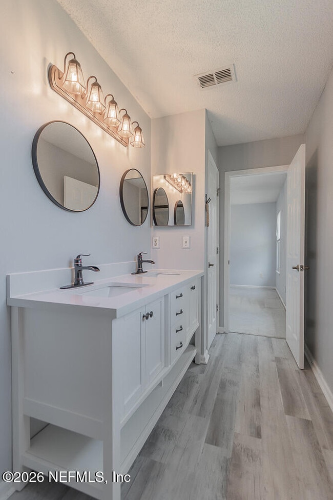 Foto del edificio - 2645 Cobblestone Forest Dr