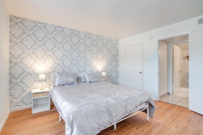 Foto del edificio - 8515 Hearth Dr